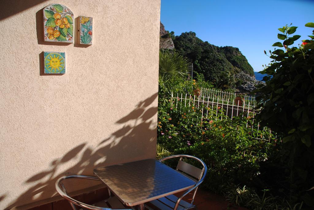 Taormina Isola Bella Apartment - Taormina Holidays الغرفة الصورة